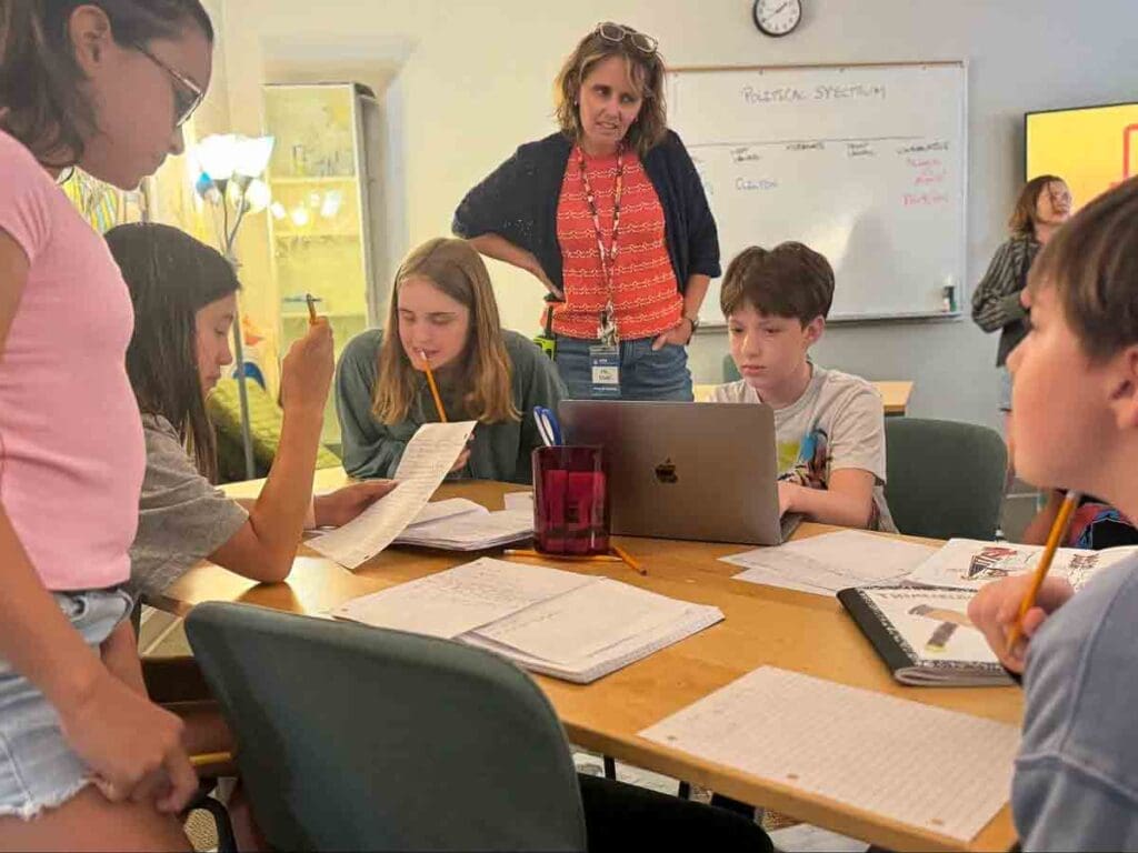 community small classes Small class of middle school students collaborates.