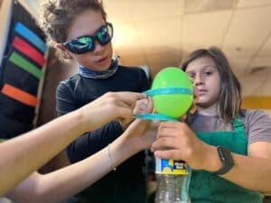 Middle school students work together at project based school.