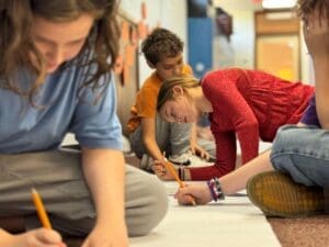 Middle school students work together at project based school.