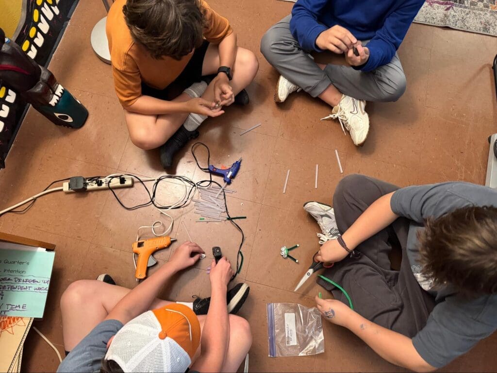 Middle school students work together at project based school.
